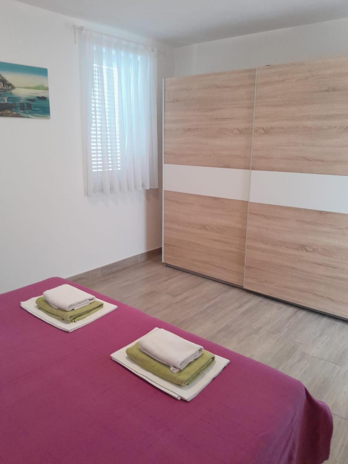 Apartment Mikic Cunski Bagian luar foto